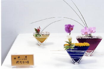 若い頃、福岡岩田屋、青年部花展に出品した作品です